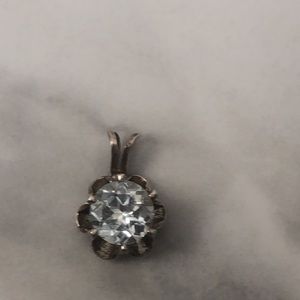 Prong set frilled‎ setting cubic zirconia